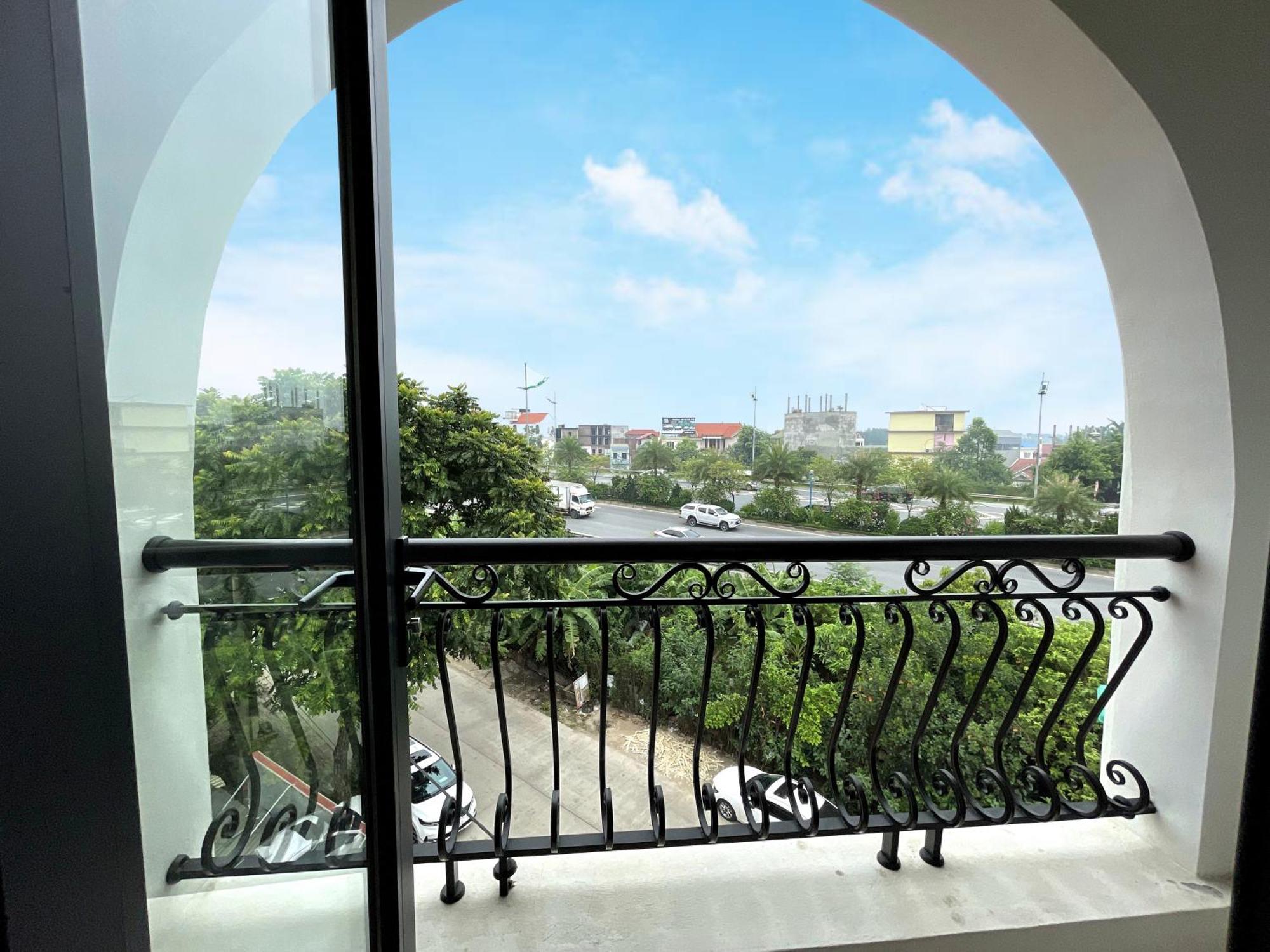 Chemi Noi Bai Airport Hotel & Travel ハノイ市 エクステリア 写真